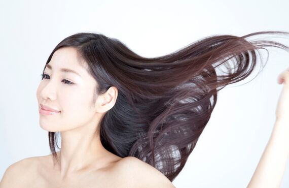 和泉府中にある雰囲気の良い美容室ではお客様の髪質を考慮した施術を実施中